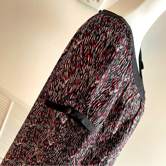 BCBGMAXAZRIA Black Red White Short Sleeve Relaxed Fit Dress! Great condition. Lg - Picture 8 of 13